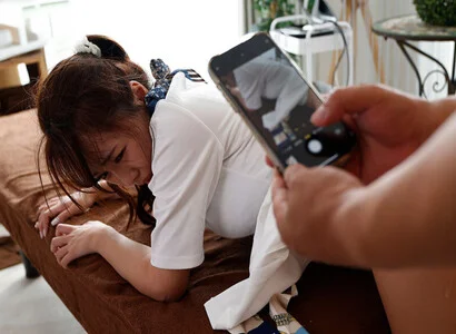 Tôi gặp em nhân viên rồi đè ra làm chuyện người lớn