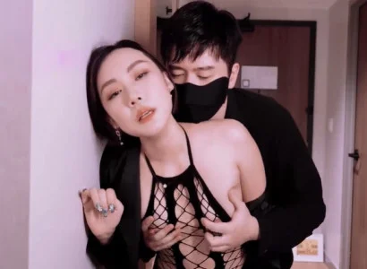 Bà vợ bán mình cho sếp để trả nợ cho chồng